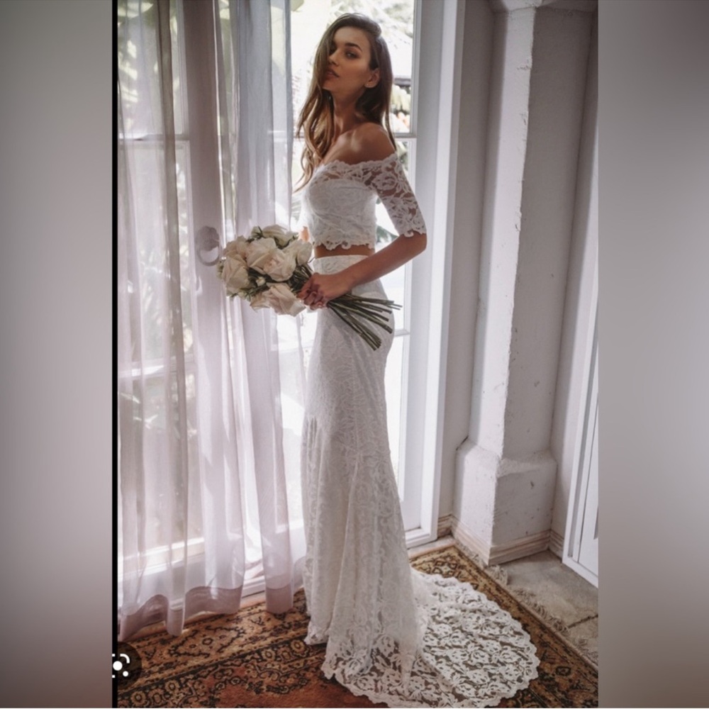 2 piece wedding dress. Never worn